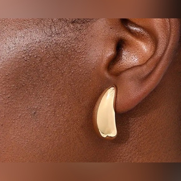 New Elegant Water Drop Earrings Gold With gift box 🎁✨✨✨ - Picture 5 of 5